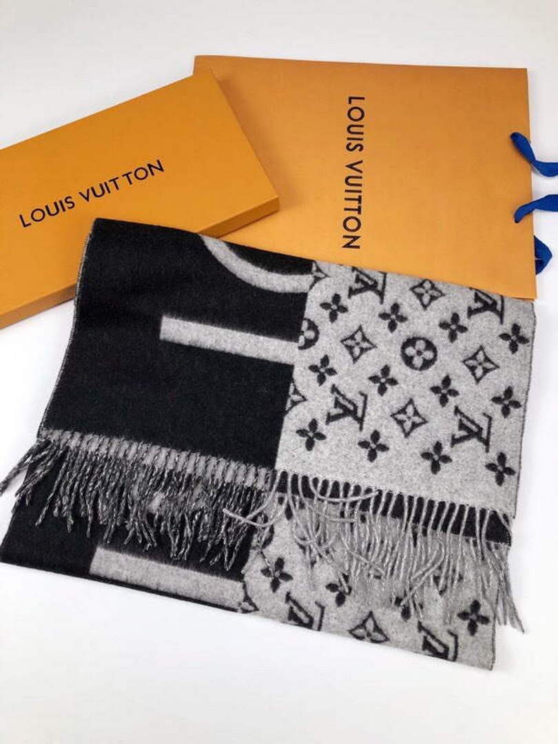 LV M70924 Louis Vuitton Monogram Split Scarf L60149
