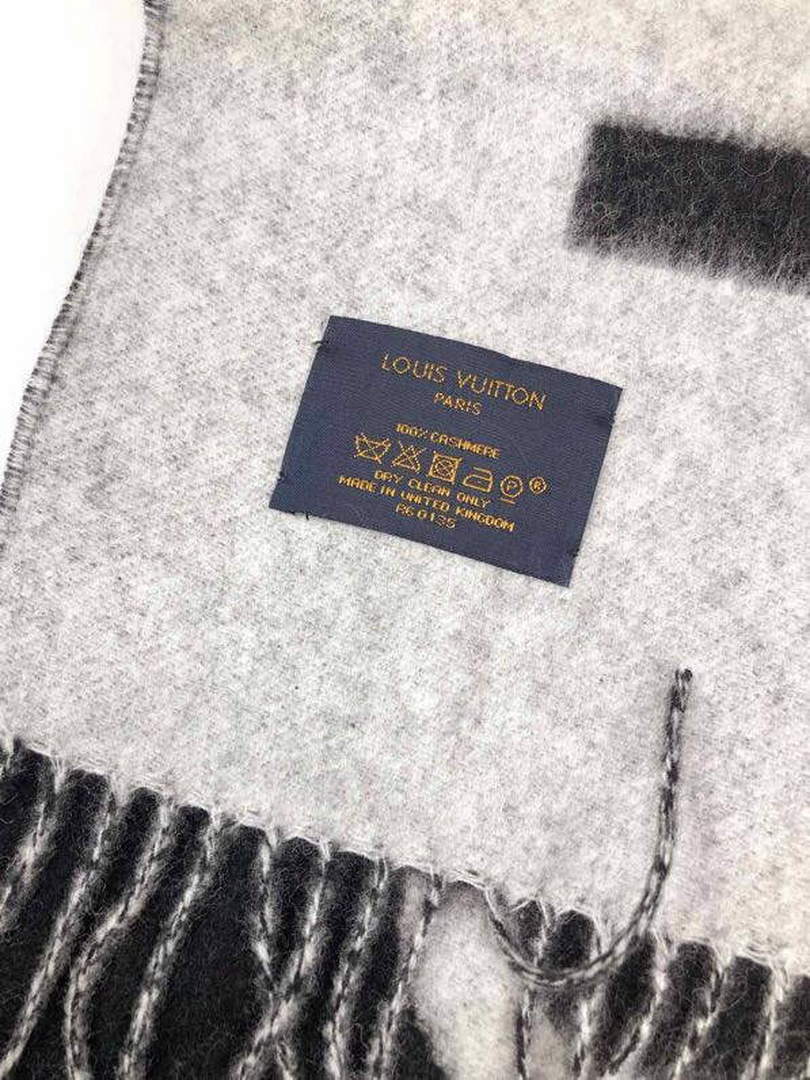 LV M70924 Louis Vuitton Monogram Split Scarf L60149