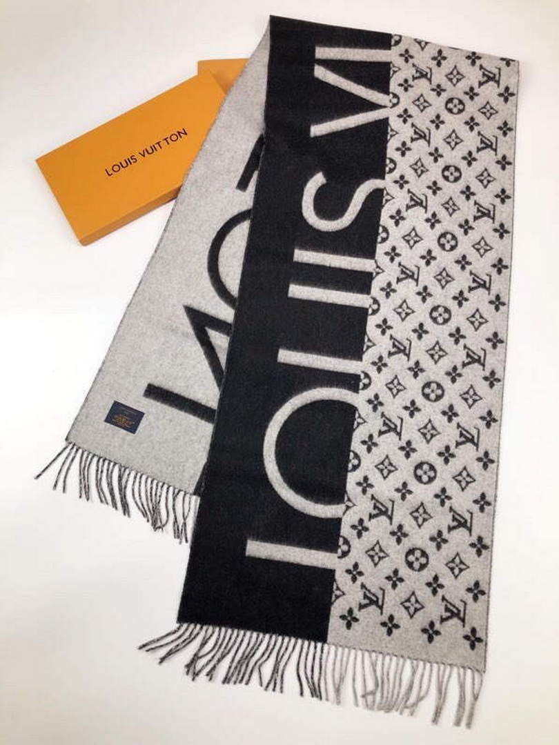 LV M70924 Louis Vuitton Monogram Split Scarf L60149