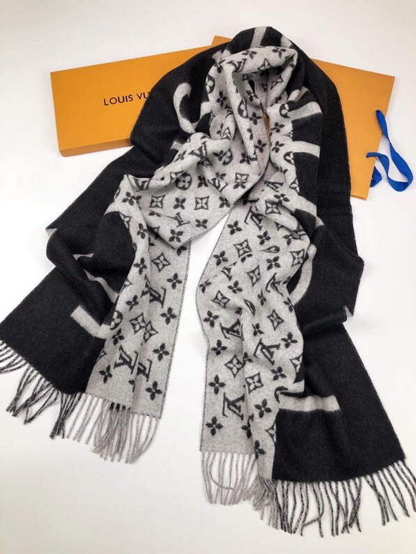 LV M70924 Louis Vuitton Monogram Split Scarf L60149