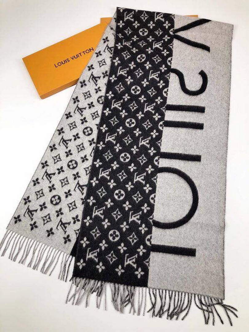 LV M70924 Louis Vuitton Monogram Split Scarf L60149