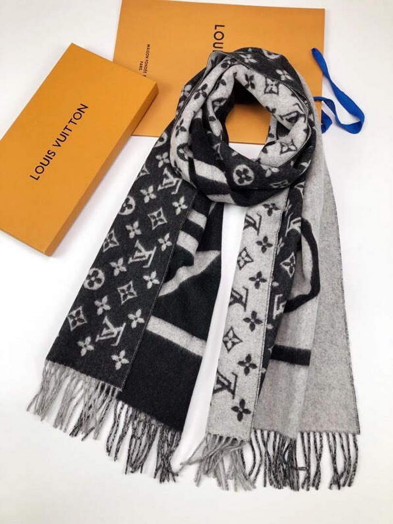 LV M70924 Louis Vuitton Monogram Split Scarf L60149