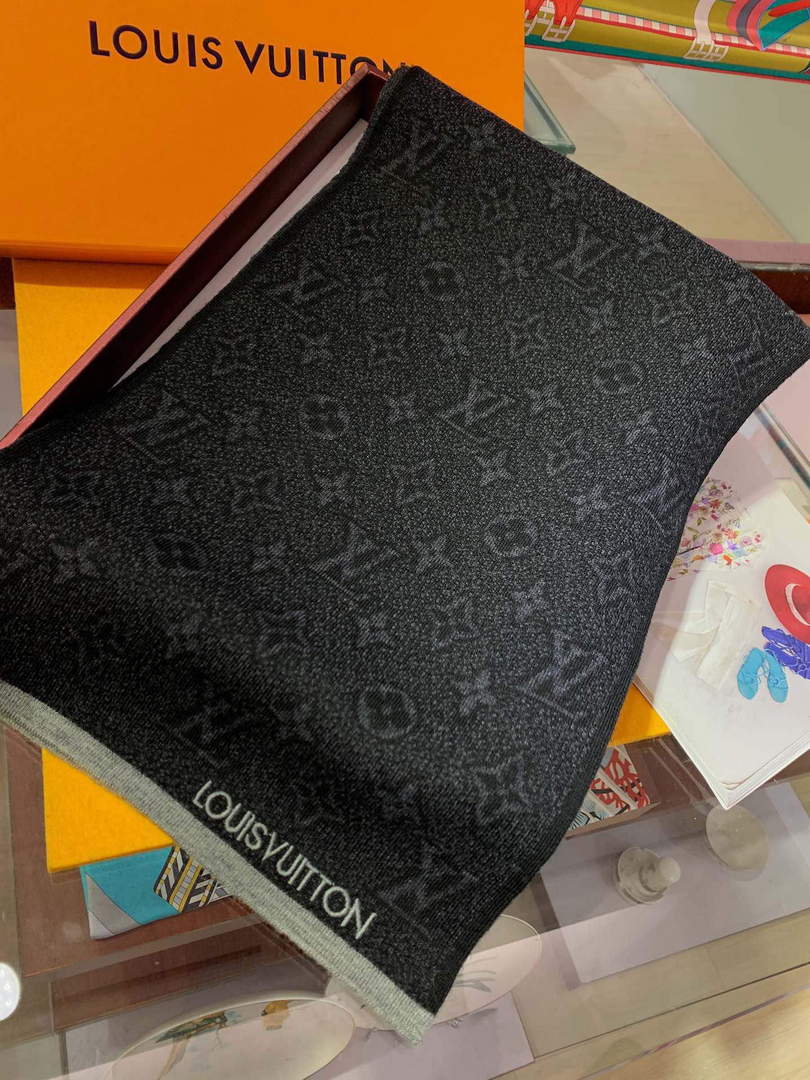 LV M73468 Louis Vuitton My Monogram Eclipse Scarf L60148