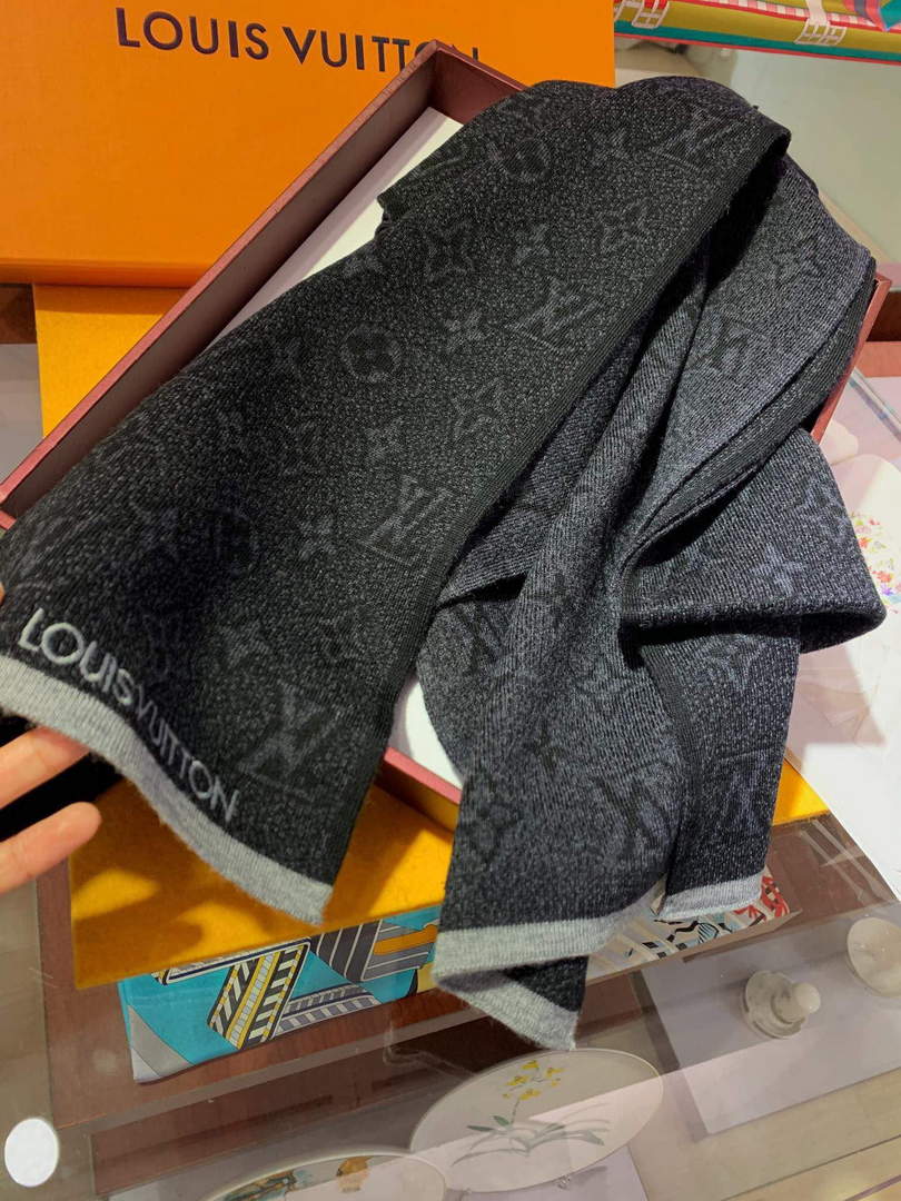 LV M73468 Louis Vuitton My Monogram Eclipse Scarf L60148