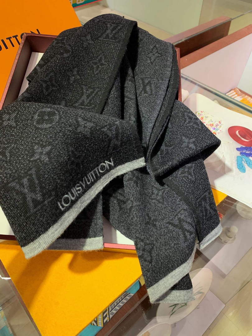 LV M73468 Louis Vuitton My Monogram Eclipse Scarf L60148