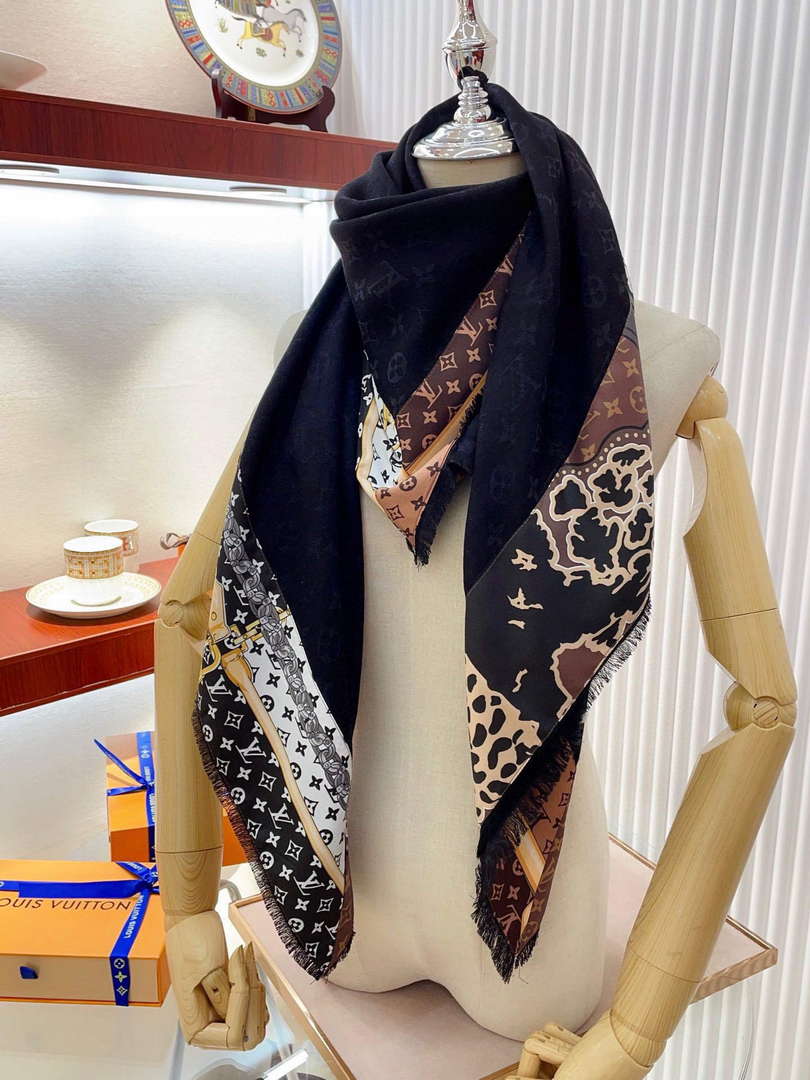 LV M74357 Louis Vuitton Be Mindful Monogram Shawl L38910 - Default Title - View 1