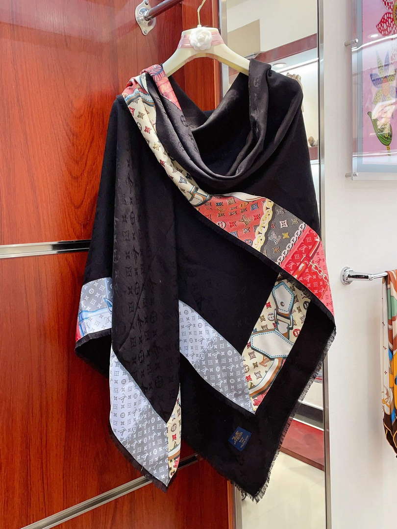 LV M74358 Louis Vuitton Be Mindful Monogram Shawl L38911