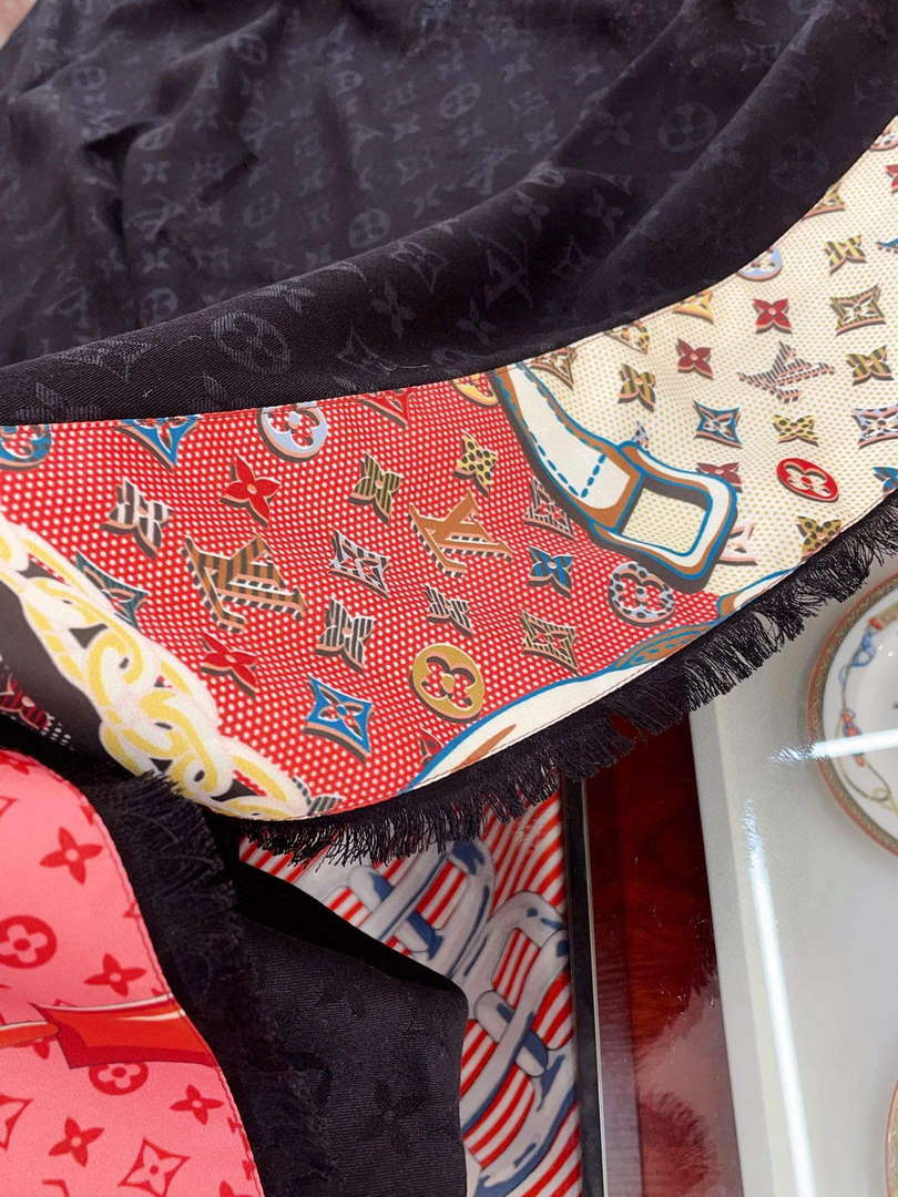 LV M74358 Louis Vuitton Be Mindful Monogram Shawl L38911