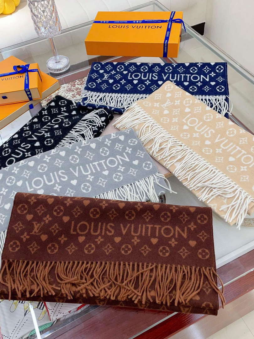 LV M76900 Louis Vuitton Scarves Game On Scarf L38938