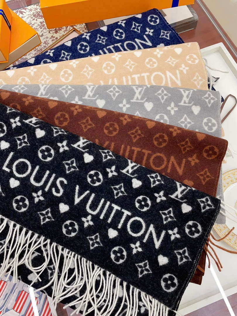 LV M76900 Louis Vuitton Scarves Game On Scarf L38938