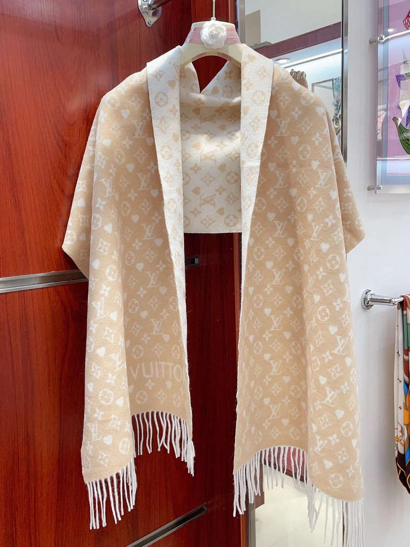 LV M76900 Louis Vuitton Scarves Game On Scarf L38938