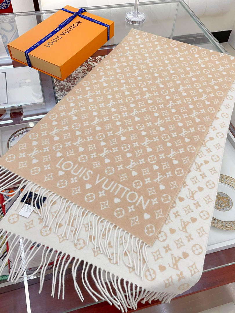 LV M76900 Louis Vuitton Scarves Game On Scarf L38938
