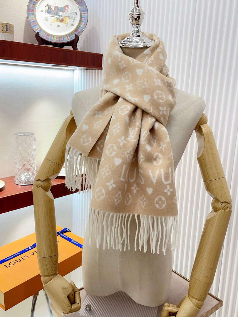 LV M76900 Louis Vuitton Scarves Game On Scarf L38938