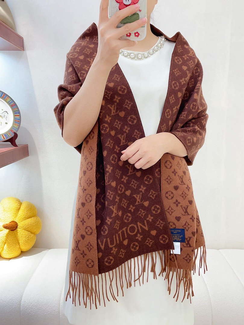 LV M77377 Louis Vuitton Scarves Game On Scarf L38937 - Default Title - View 1