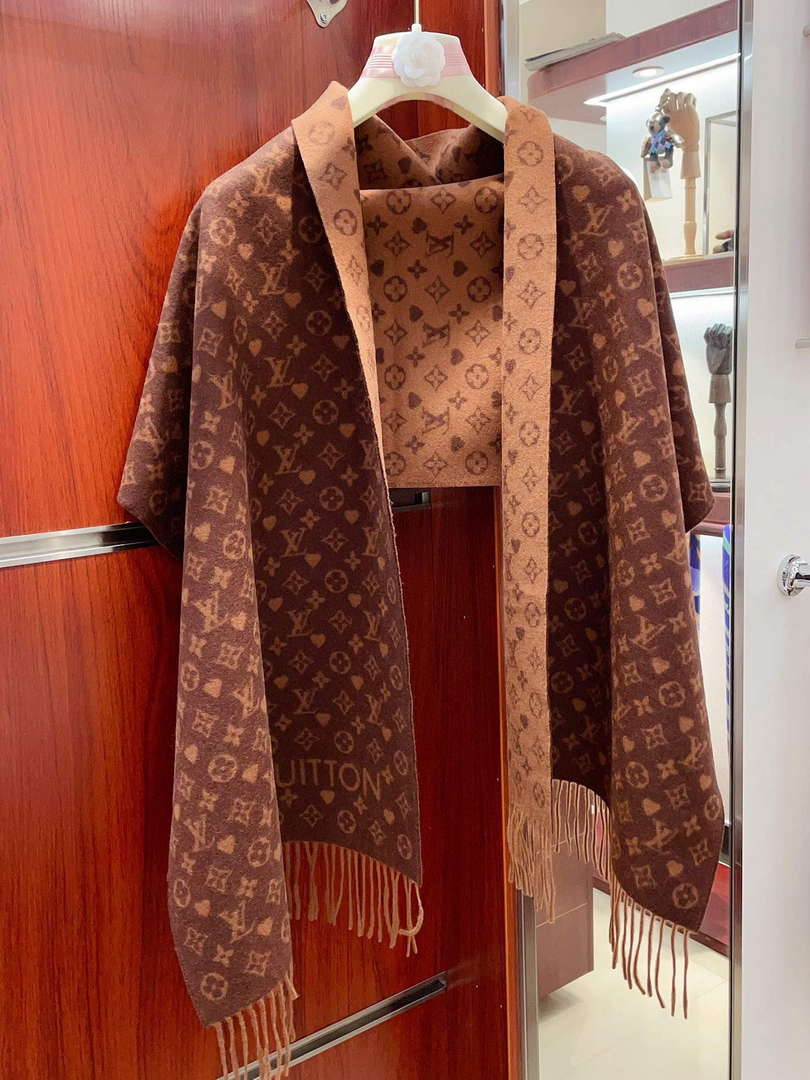 LV M77377 Louis Vuitton Scarves Game On Scarf L38937