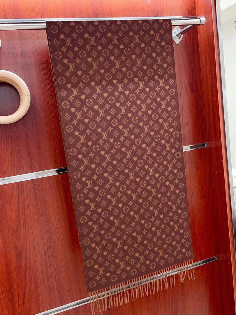 LV M77377 Louis Vuitton Scarves Game On Scarf L38937