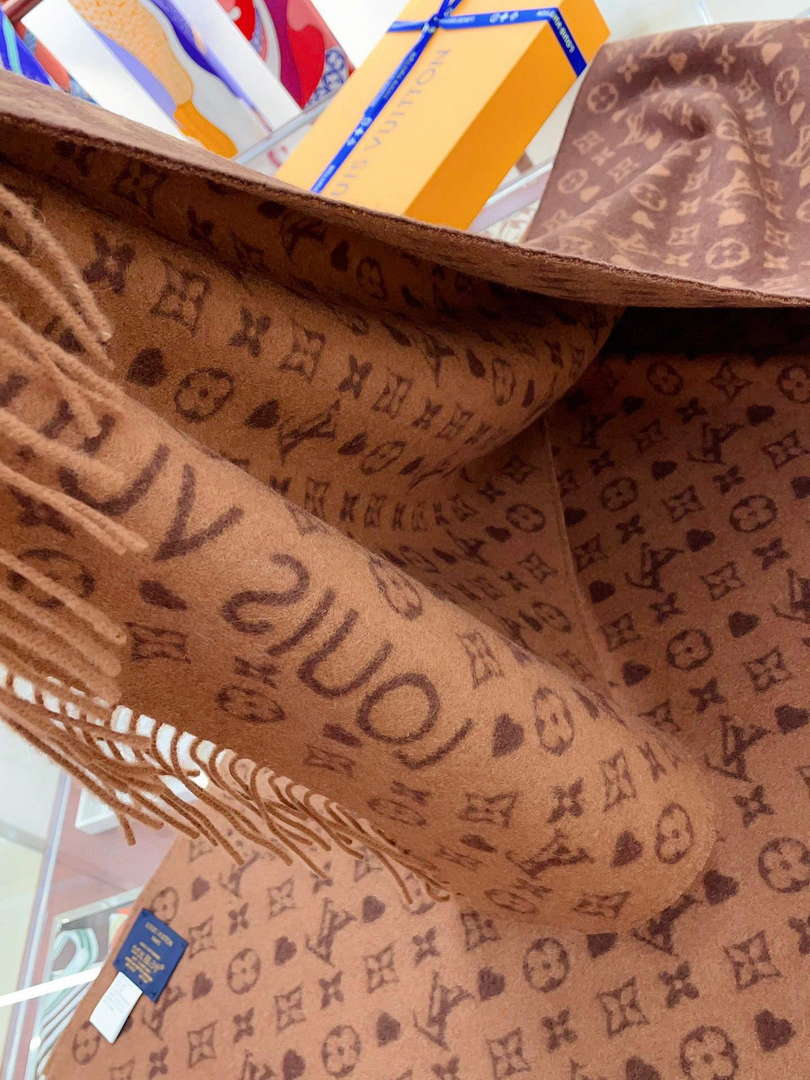 LV M77377 Louis Vuitton Scarves Game On Scarf L38937
