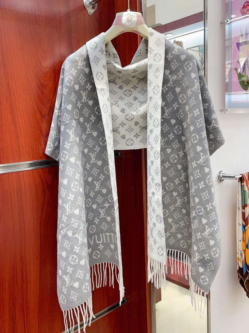 LV M77641 Louis Vuitton Scarves Game On Scarf L38936