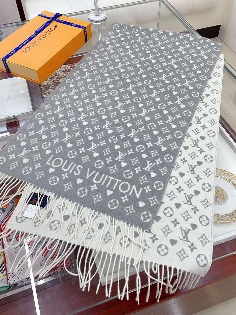 LV M77641 Louis Vuitton Scarves Game On Scarf L38936