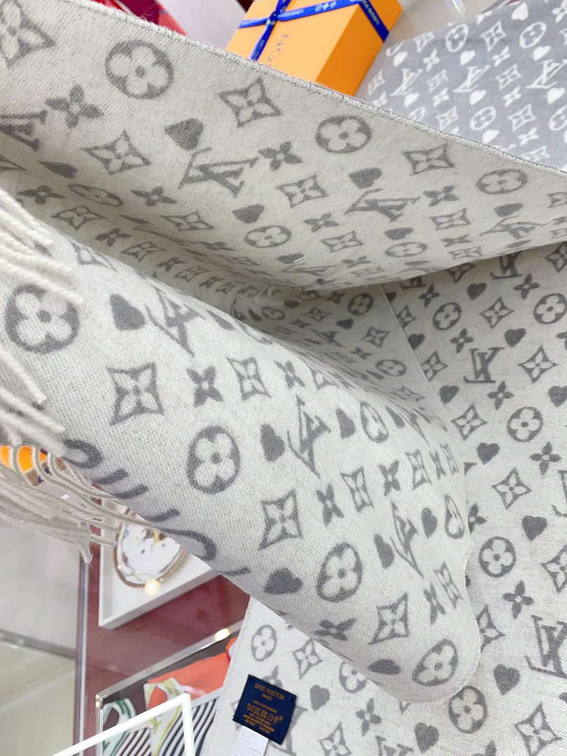 LV M77641 Louis Vuitton Scarves Game On Scarf L38936 - Default Title - View 6