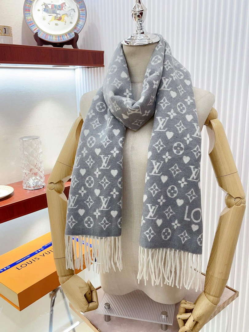 LV M77641 Louis Vuitton Scarves Game On Scarf L38936