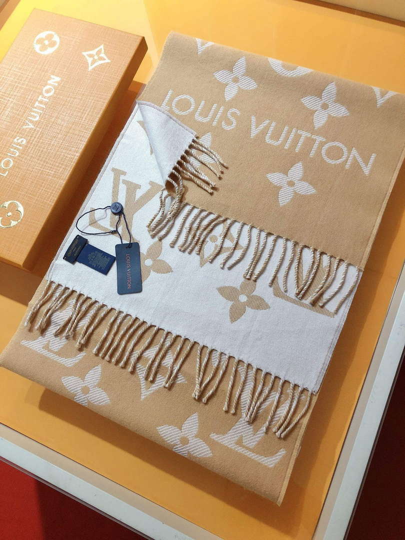 LV M77728 Louis Vuitton LV Essential Scarf  L60217