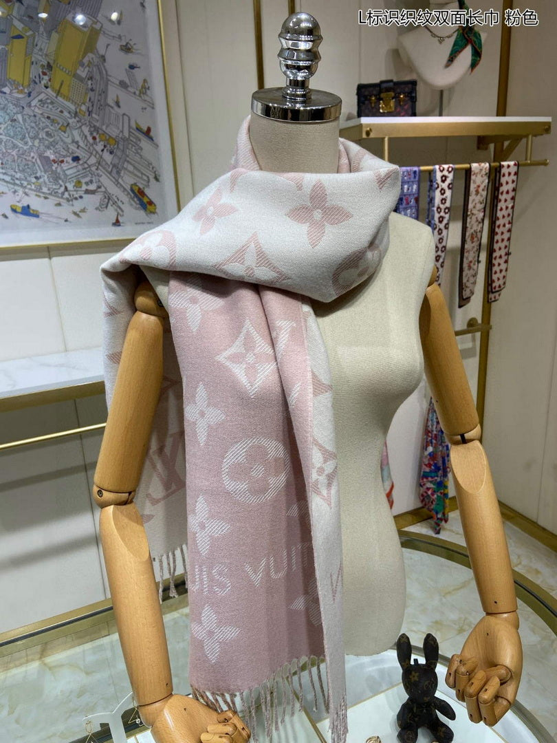 LV M77729 Louis Vuitton LV Essential Scarf  L60192
