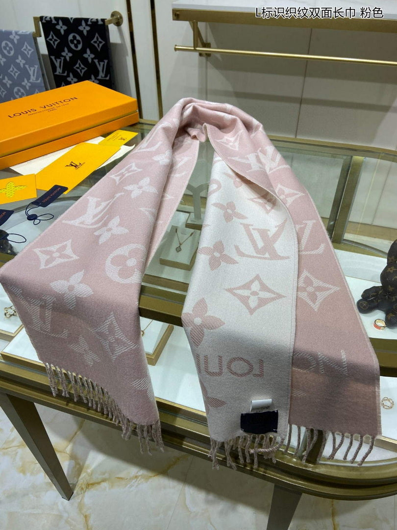 LV M77729 Louis Vuitton LV Essential Scarf  L60192