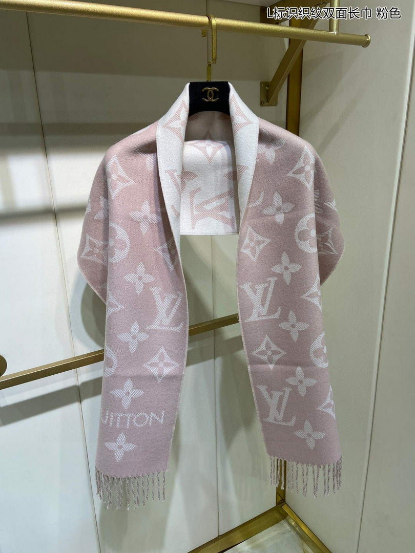 LV M77729 Louis Vuitton LV Essential Scarf  L60192