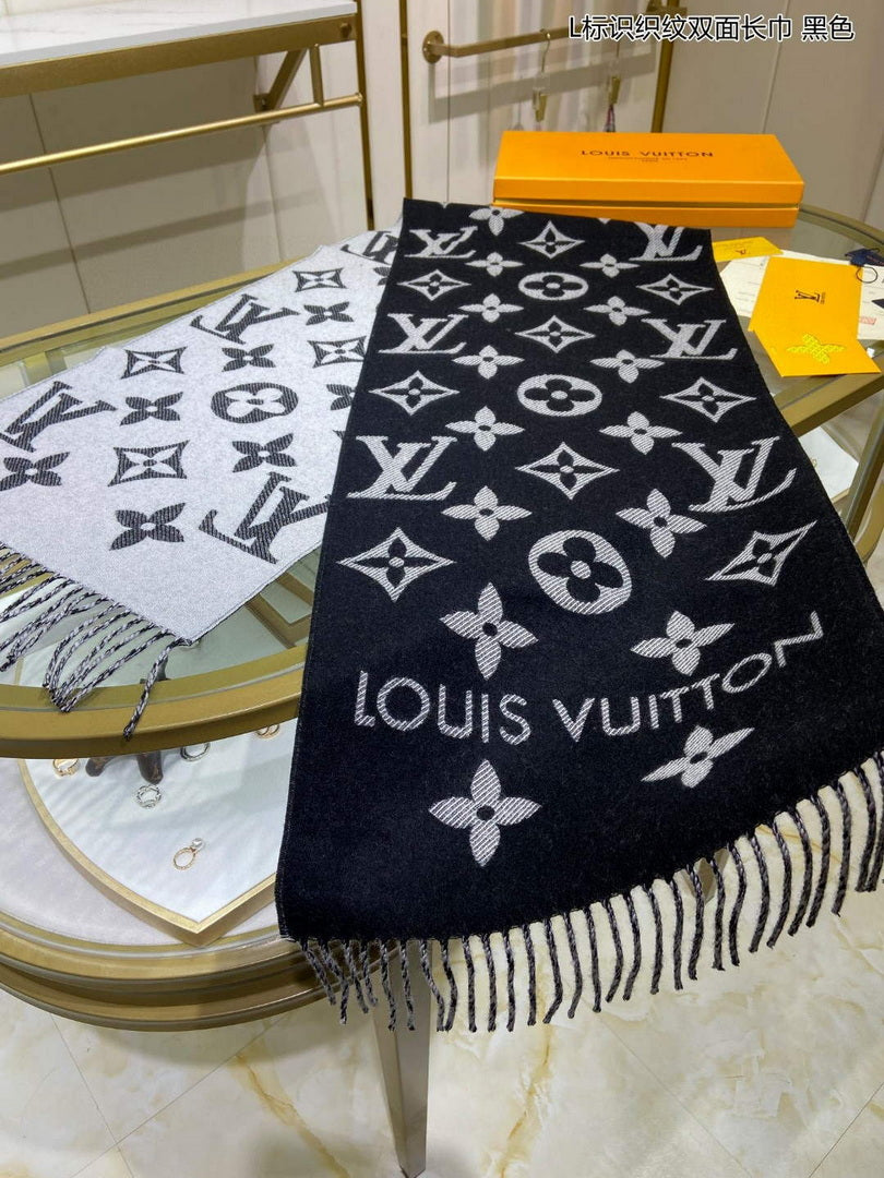 LV M77729 Louis Vuitton LV Essential Scarf  L60193