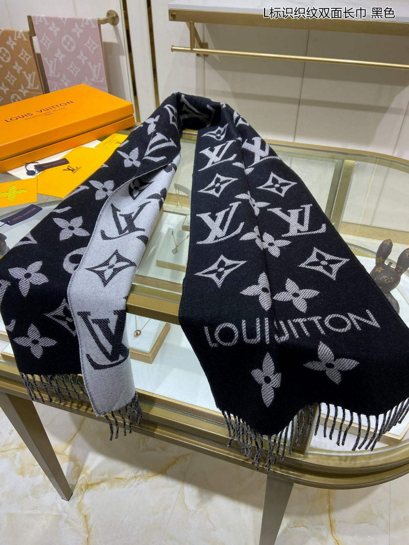 LV M77729 Louis Vuitton LV Essential Scarf  L60193