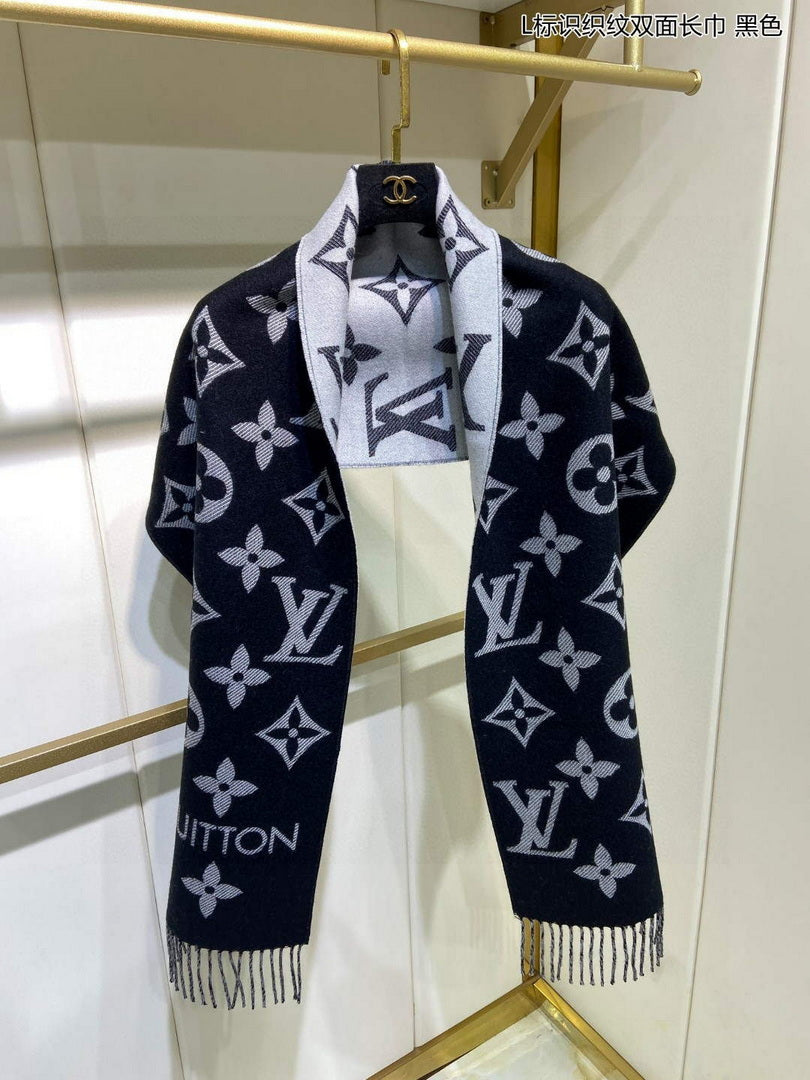 LV M77729 Louis Vuitton LV Essential Scarf  L60193