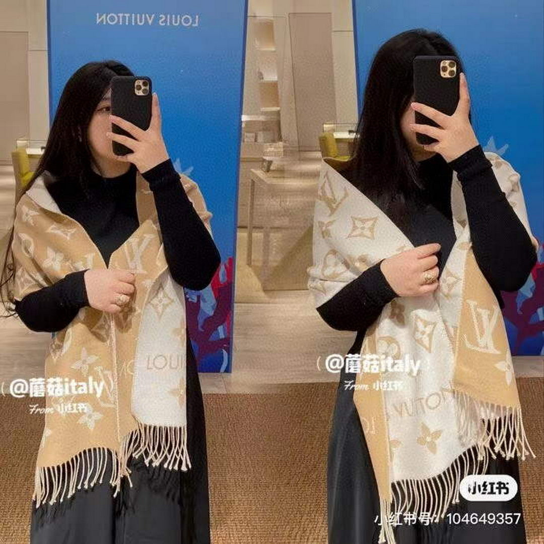 LV M77729 Louis Vuitton LV Essential Scarf  L60194