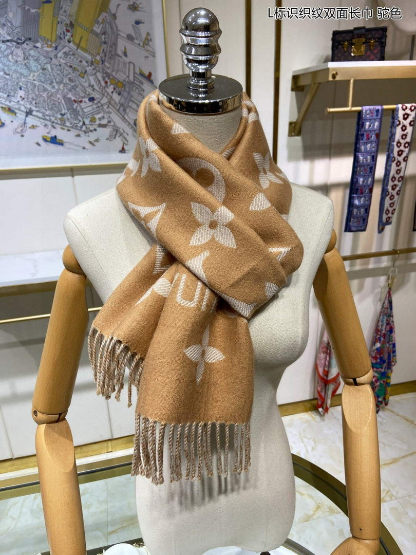 LV M77729 Louis Vuitton LV Essential Scarf  L60194