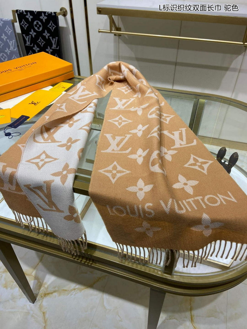 LV M77729 Louis Vuitton LV Essential Scarf  L60194