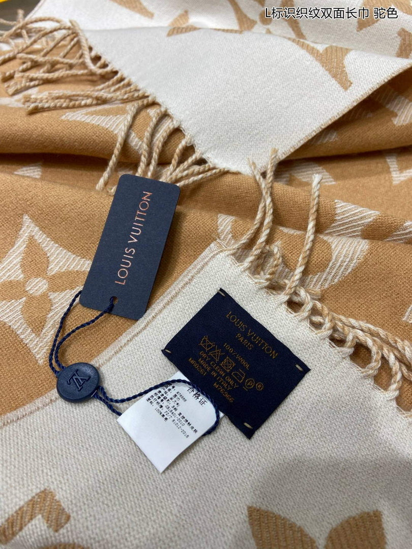 LV M77729 Louis Vuitton LV Essential Scarf  L60194