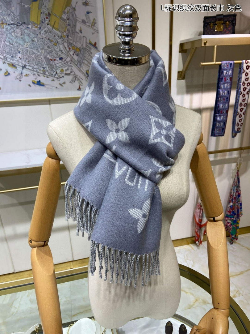 LV M77729 Louis Vuitton LV Essential Scarf  L60195