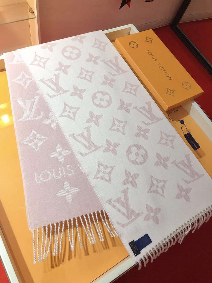 LV M77854 Louis Vuitton LV Essential Scarf  L60215