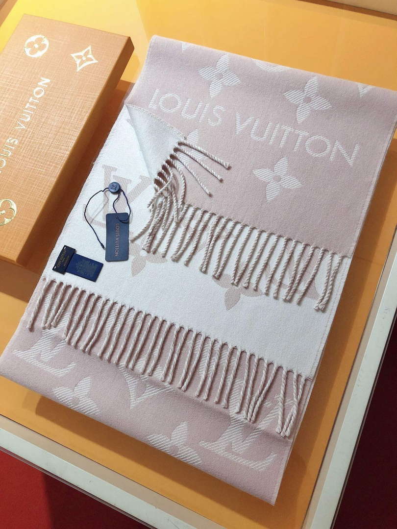 LV M77854 Louis Vuitton LV Essential Scarf  L60215