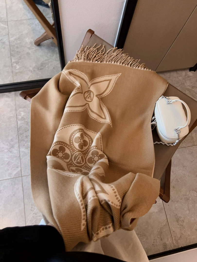 LV M77855 Louis Vuitton The Ultimate Shine Scarf L60219