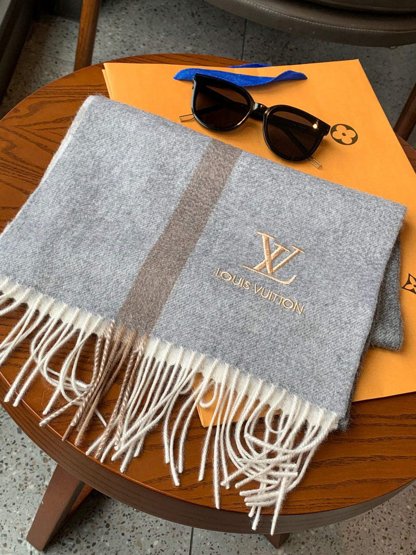 LV M77935 Louis Vuitton LV Varsity Scarf L60213
