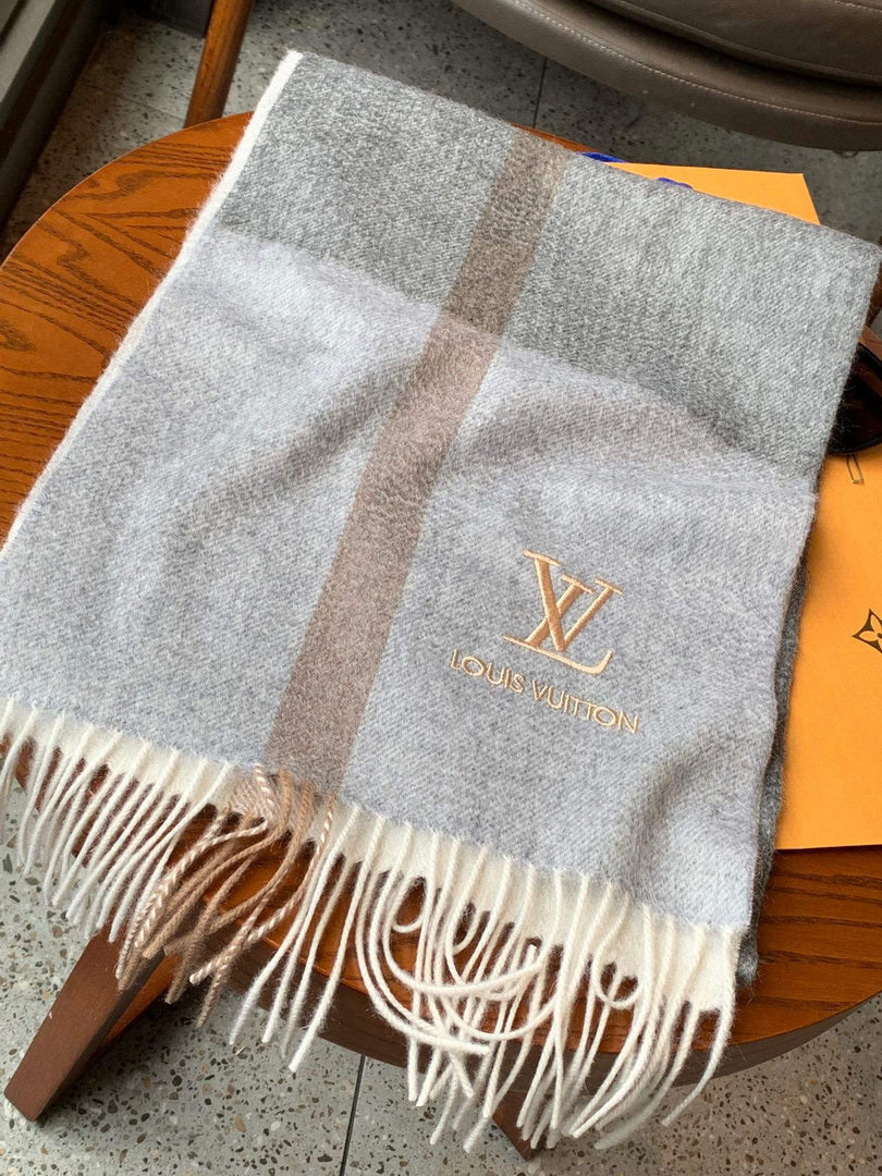 LV M77935 Louis Vuitton LV Varsity Scarf L60213