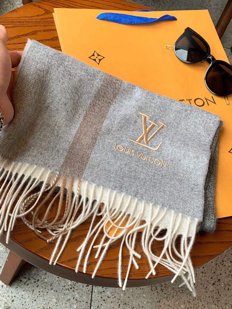 LV M77935 Louis Vuitton LV Varsity Scarf L60213