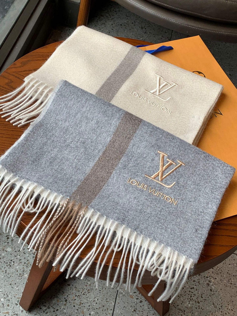 LV M77935 Louis Vuitton LV Varsity Scarf L60213