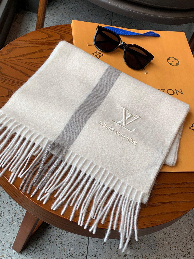 LV M77935 Louis Vuitton LV Varsity Scarf L60214