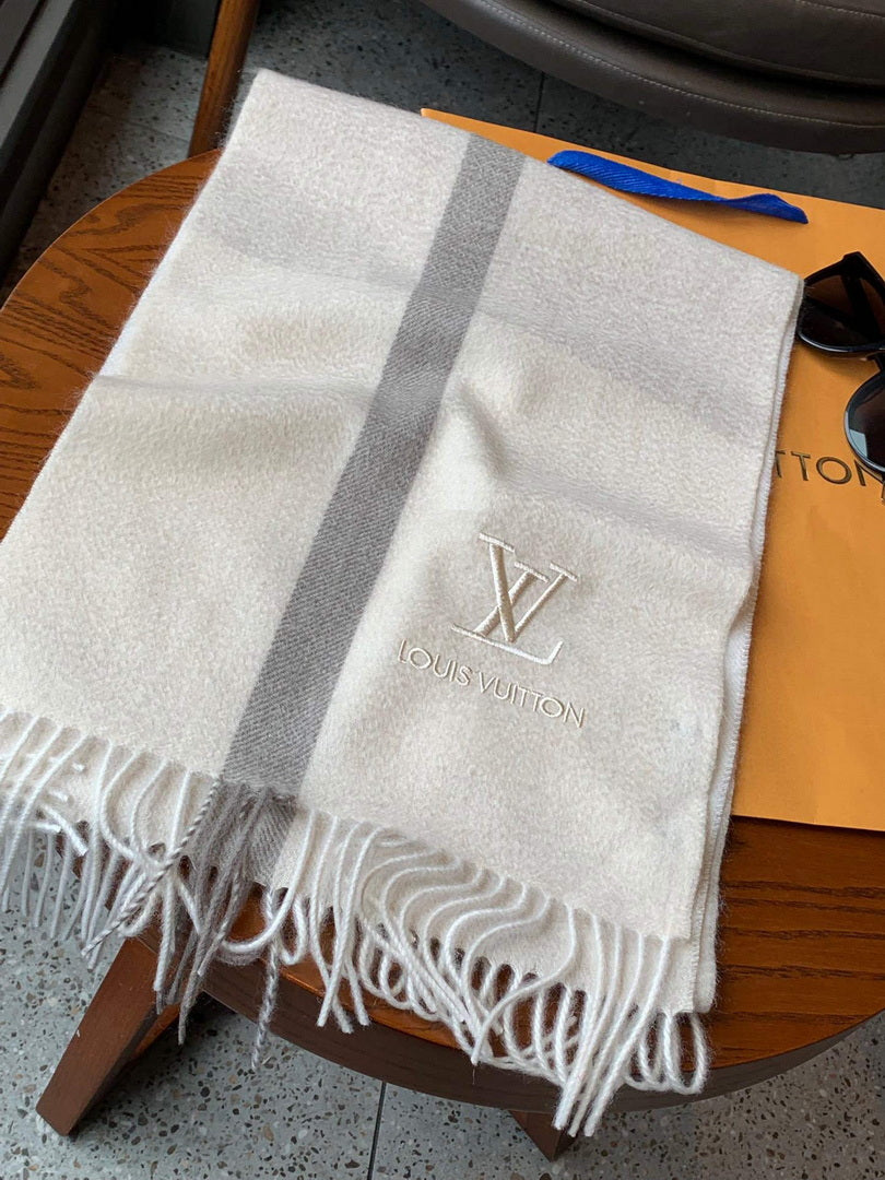 LV M77935 Louis Vuitton LV Varsity Scarf L60214