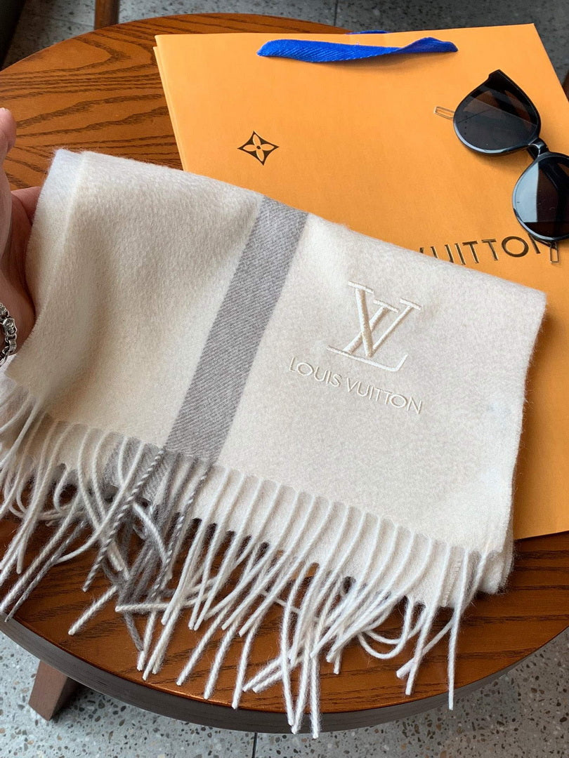 LV M77935 Louis Vuitton LV Varsity Scarf L60214