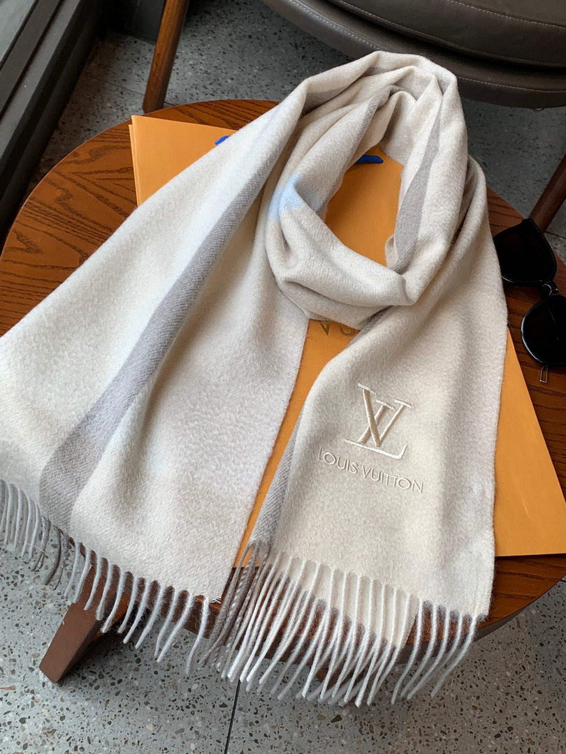 LV M77935 Louis Vuitton LV Varsity Scarf L60214