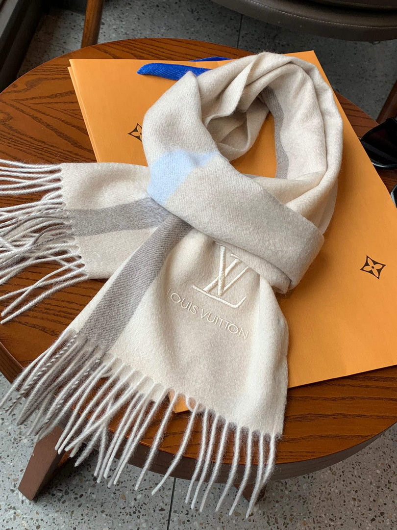 LV M77935 Louis Vuitton LV Varsity Scarf L60214
