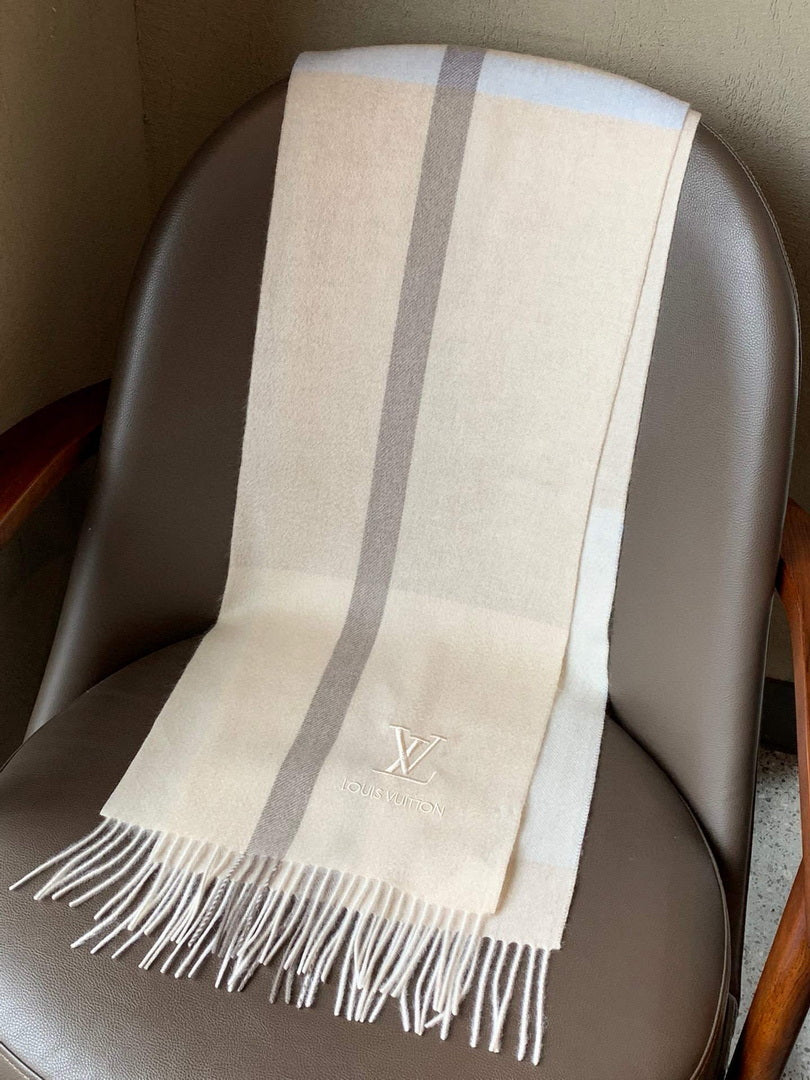 LV M77935 Louis Vuitton LV Varsity Scarf L60214